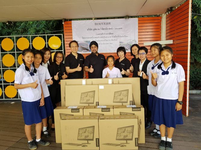 Boutique Corporation Gifts Ten New Desktop Computers to Students